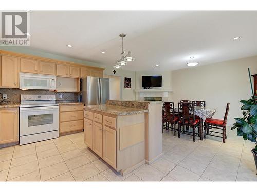 791 Springrose Way, Kelowna, BC - Indoor Photo Showing Kitchen