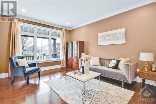 100 Brambling Way, Ottawa, ON - Indoor Photo Showing Living Room