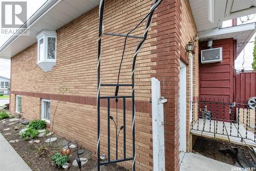 1144 Caribou Street W, Moose Jaw, SK - Outdoor With Exterior