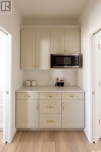 211 Flynn Bend, Saskatoon, SK - Indoor Photo Showing Kitchen