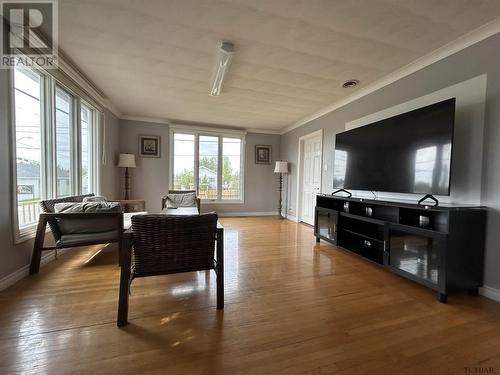 270 Waterloo Rd, Timmins, ON - Indoor Photo Showing Living Room