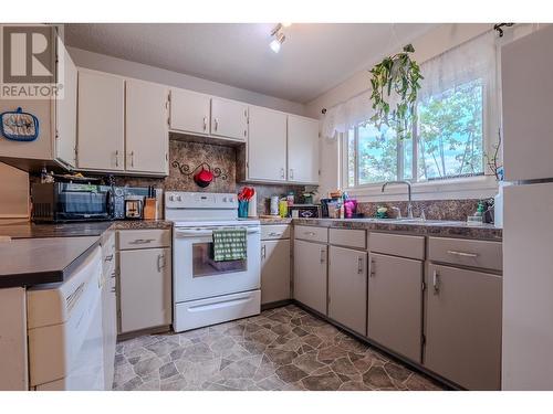 317 Beech Crescent, Prince George, BC - Indoor Photo Showing Kitchen