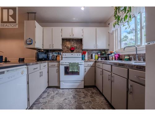 317 Beech Crescent, Prince George, BC - Indoor Photo Showing Kitchen