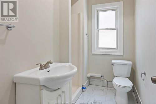 738 Windsor, Windsor, ON - Indoor Photo Showing Bathroom