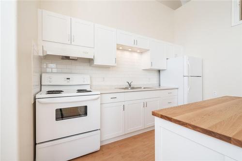 111 Grey Street|Unit #102, Brantford, ON - Indoor Photo Showing Kitchen