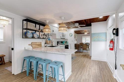 241 Beechwood Avenue, Crystal Beach, ON - Indoor Photo Showing Kitchen