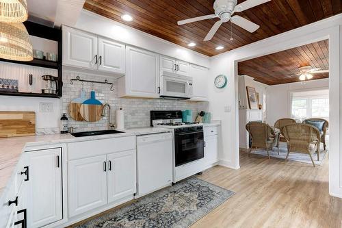 241 Beechwood Avenue, Crystal Beach, ON - Indoor Photo Showing Kitchen