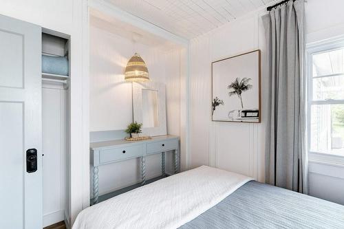 241 Beechwood Avenue, Crystal Beach, ON - Indoor Photo Showing Bedroom