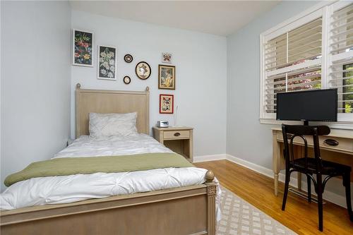 262 Alscot Crescent, Oakville, ON - Indoor Photo Showing Bedroom
