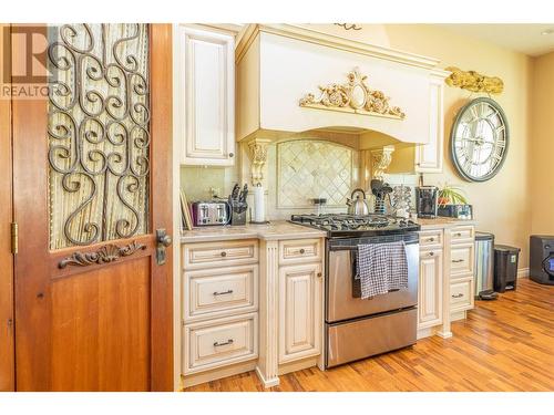 2738 Golf Course Drive, Blind Bay, BC - Indoor Photo Showing Kitchen