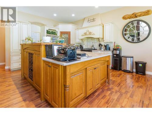 2738 Golf Course Drive, Blind Bay, BC - Indoor Photo Showing Kitchen