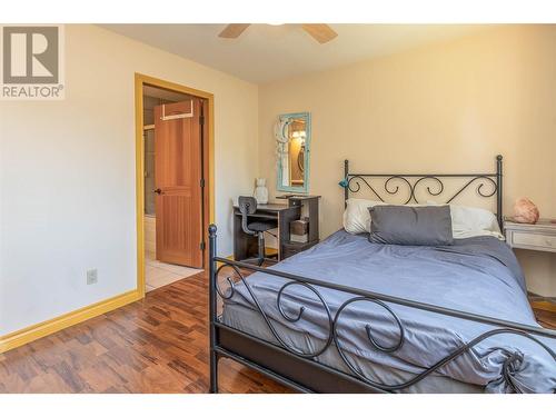 2738 Golf Course Drive, Blind Bay, BC - Indoor Photo Showing Bedroom