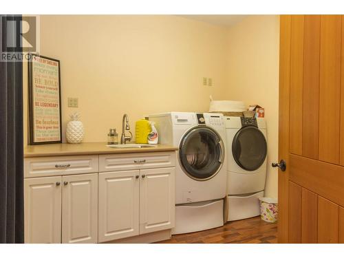 2738 Golf Course Drive, Blind Bay, BC - Indoor Photo Showing Laundry Room
