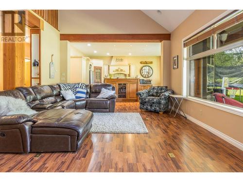 2738 Golf Course Drive, Blind Bay, BC - Indoor Photo Showing Living Room