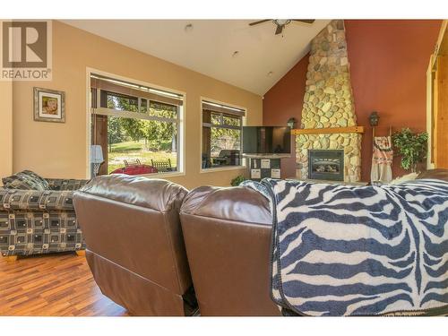 2738 Golf Course Drive, Blind Bay, BC - Indoor Photo Showing Living Room With Fireplace