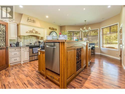 2738 Golf Course Drive, Blind Bay, BC - Indoor Photo Showing Kitchen
