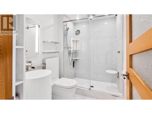 6948 Terazona Drive Unit# 406, Kelowna, BC - Indoor Photo Showing Bathroom