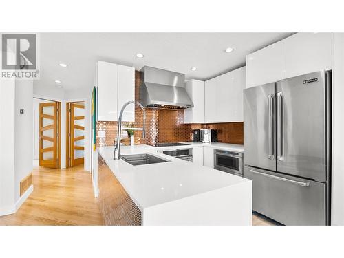 6948 Terazona Drive Unit# 406, Kelowna, BC - Indoor Photo Showing Kitchen With Upgraded Kitchen
