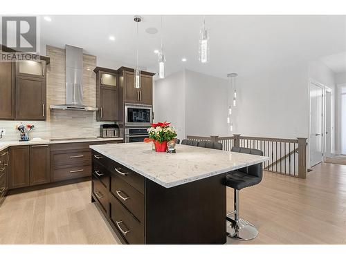 1325 Sladen Crescent, Kelowna, BC - Indoor Photo Showing Kitchen With Upgraded Kitchen