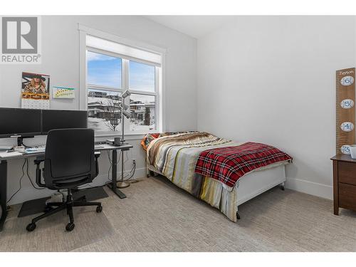 1325 Sladen Crescent, Kelowna, BC - Indoor Photo Showing Bedroom