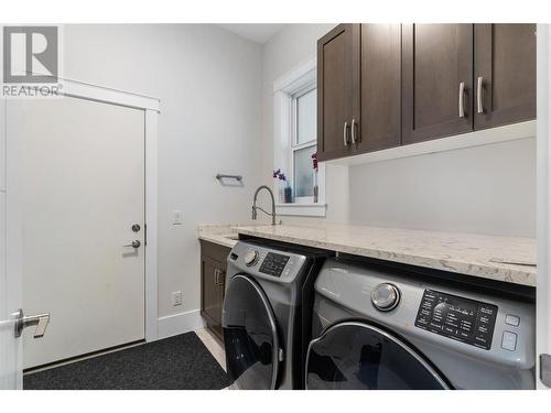 1325 Sladen Crescent, Kelowna, BC - Indoor Photo Showing Laundry Room