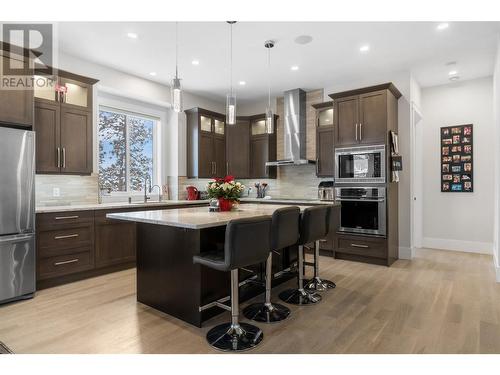 1325 Sladen Crescent, Kelowna, BC - Indoor Photo Showing Kitchen With Upgraded Kitchen