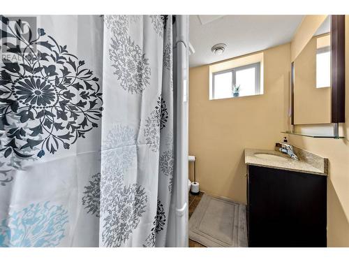2633 Squilax Anglemont Road Unit# 184, Lee Creek, BC - Indoor Photo Showing Bathroom