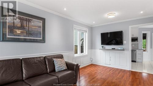 12713 Northfield Way, Tecumseh, ON - Indoor Photo Showing Living Room