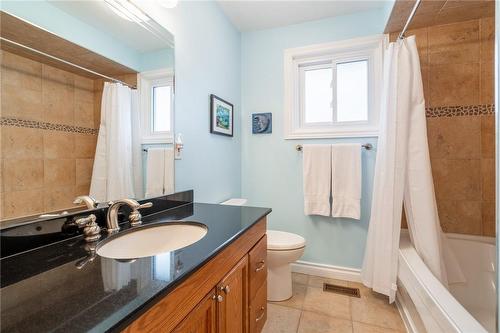 15 Lorraine Drive, Hamilton, ON - Indoor Photo Showing Bathroom