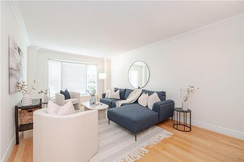 1157 Beechgrove Crescent, Oakville, ON - Indoor Photo Showing Living Room