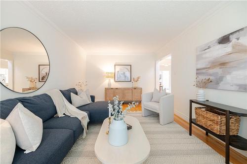 1157 Beechgrove Crescent, Oakville, ON - Indoor Photo Showing Living Room