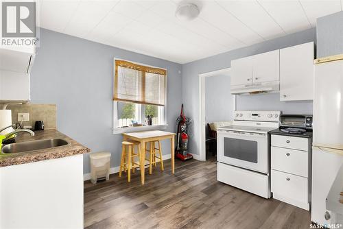 2215 Broder Street, Regina, SK - Indoor Photo Showing Kitchen