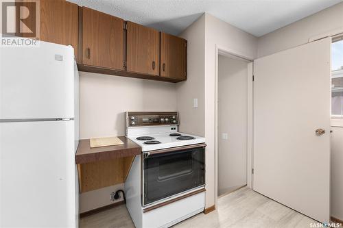 1159 Hastings Street, Moose Jaw, SK - Indoor Photo Showing Kitchen