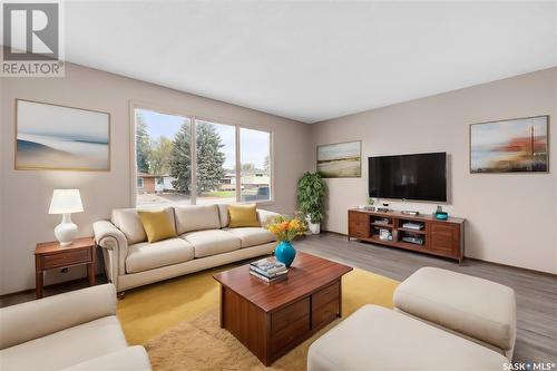 1159 Hastings Street, Moose Jaw, SK - Indoor Photo Showing Living Room