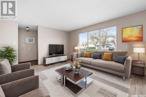 1159 Hastings Street, Moose Jaw, SK - Indoor Photo Showing Living Room