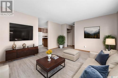 1159 Hastings Street, Moose Jaw, SK - Indoor Photo Showing Living Room