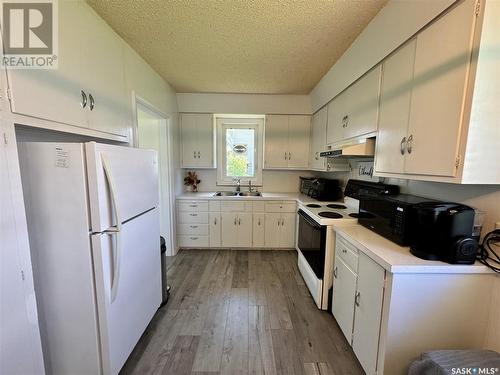 217 Highway Avenue E, Preeceville, SK - Indoor Photo Showing Kitchen With Double Sink