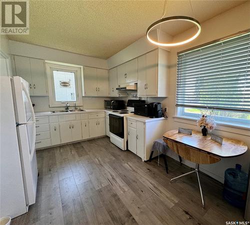 217 Highway Avenue E, Preeceville, SK - Indoor Photo Showing Kitchen With Double Sink