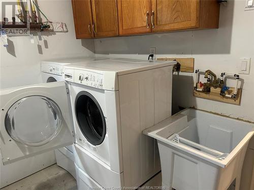 1647 Factoria Road Unit# Lower Level, Windsor, ON - Indoor Photo Showing Laundry Room