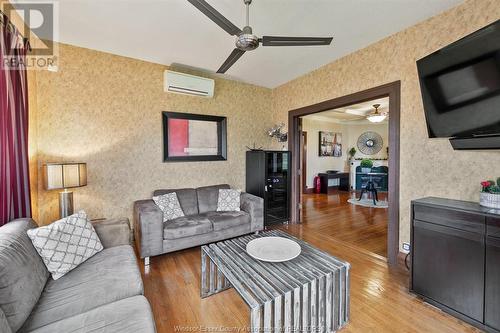 3963 Howard, Windsor, ON - Indoor Photo Showing Living Room