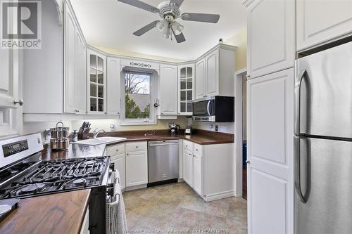 3963 Howard, Windsor, ON - Indoor Photo Showing Kitchen