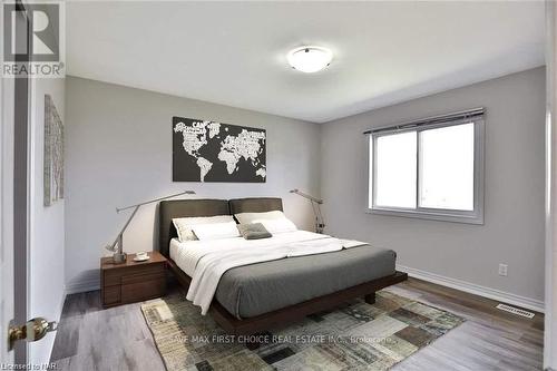 100 Tuliptree Road W, Thorold, ON - Indoor Photo Showing Bedroom