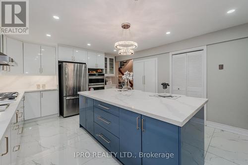 250 Driftwood Drive, Kitchener, ON - Indoor Photo Showing Kitchen With Stainless Steel Kitchen With Upgraded Kitchen