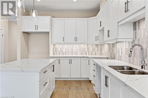 7 - 300 Richmond Street, Thorold, ON - Indoor Photo Showing Kitchen With Double Sink With Upgraded Kitchen