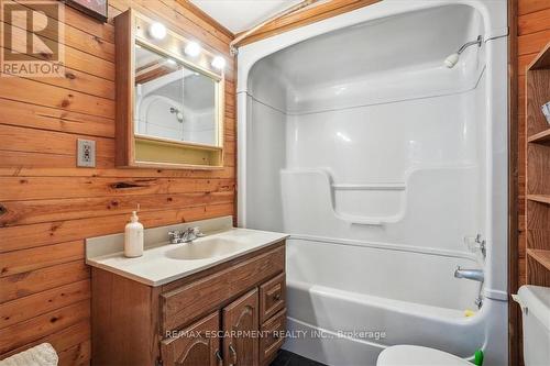 3 Pawling Street, St. Catharines, ON - Indoor Photo Showing Bathroom