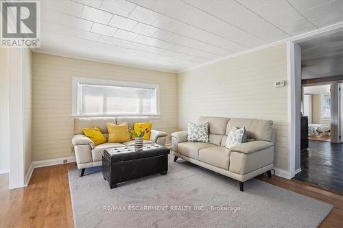 3 Pawling Street, St. Catharines, ON - Indoor Photo Showing Living Room