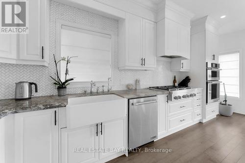 68 Whistler Street, Hamilton, ON - Indoor Photo Showing Kitchen With Upgraded Kitchen