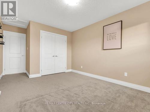 120 Knott Drive, London, ON - Indoor Photo Showing Other Room