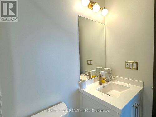 1004 - 2093 Fairview Street, Burlington, ON - Indoor Photo Showing Bathroom