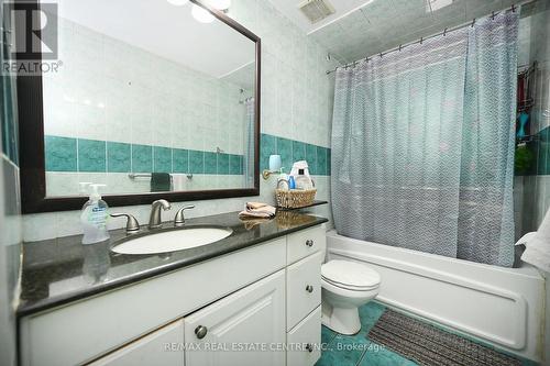 311 Fiona Terrace, Mississauga, ON - Indoor Photo Showing Bathroom
